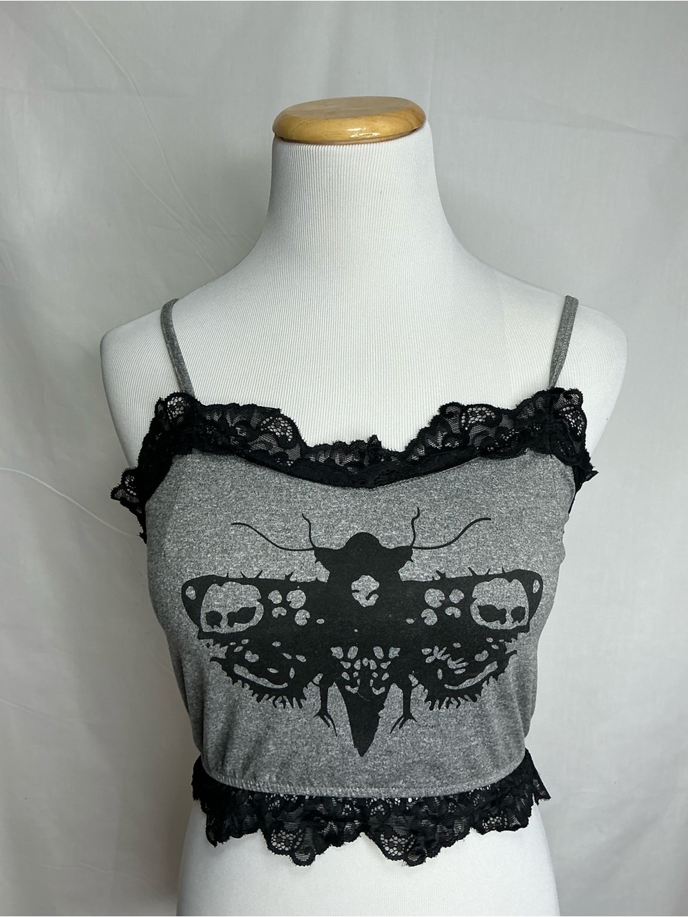 2255 - Gray Lace Trim Graphic Crop Tank Top